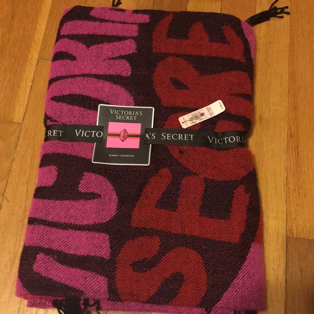 Soft VS blanket✨ PRICE DROP‼️